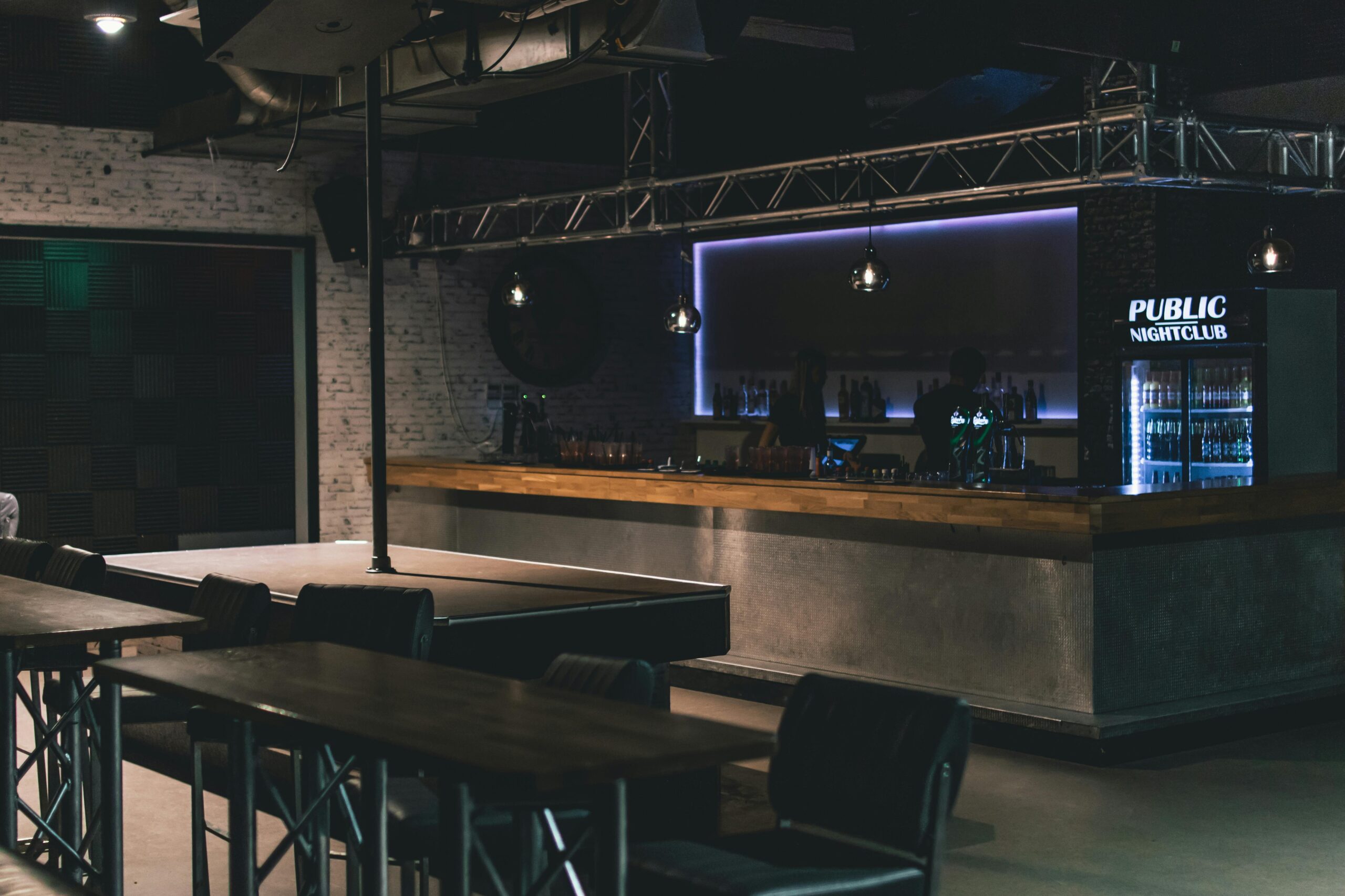 Cash Club: Deine Plattform für Affiliate-Marketing-Erfolg 2 Bar Interieur Während Der Nacht