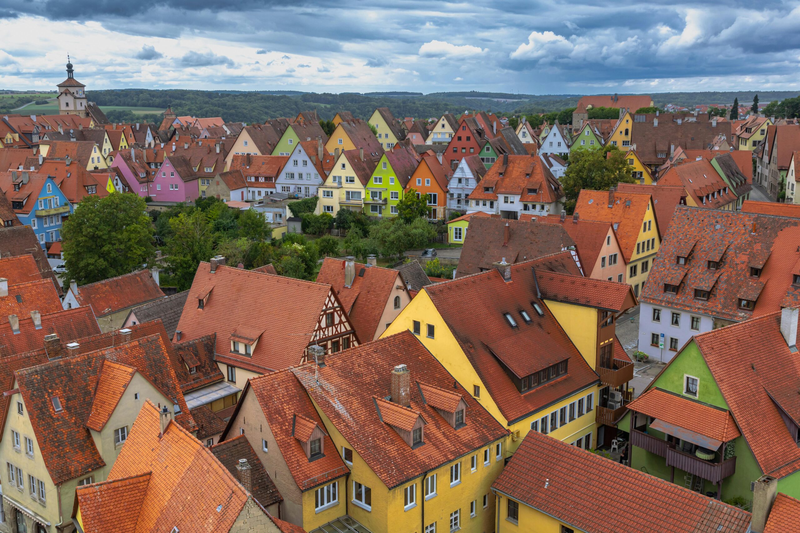 Grundlagen des Affiliate Marketings: Ein Überblick 3 Bunte Häuser Im Bezaubernden Rothenburg