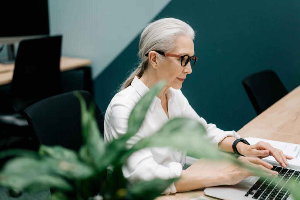Online Geld verdienen ohne Investitionen: 8 Tipps 2