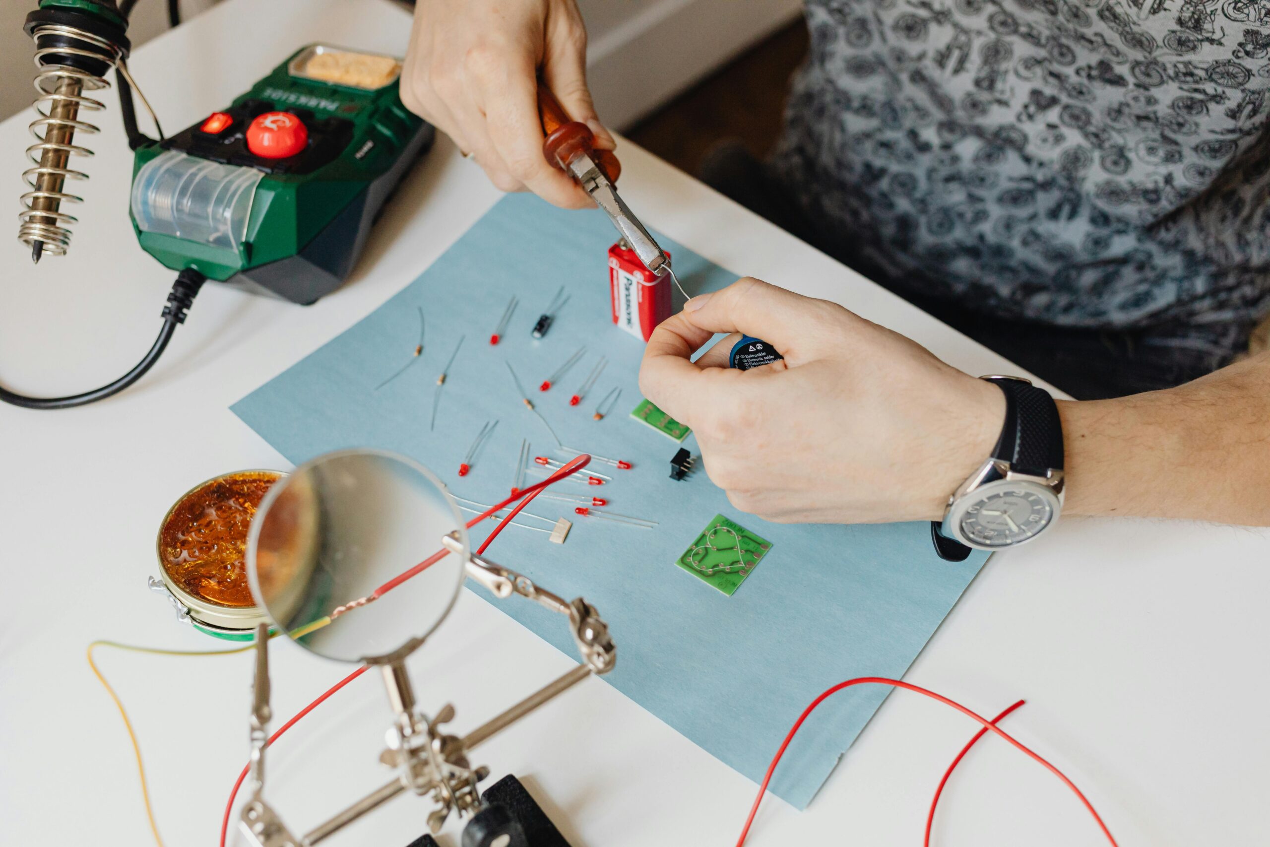 Money Maker Masterclass: Erfolgreich Online-Kurse Verkaufen 3 Kostenloses Stock Foto zu arbeitsbereich, arbeitsplatz, armbanduhr
